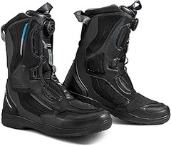 ¿Qué características considerar en botas de moto con cierre micrométrico?