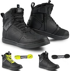 ¿Botas de moto impermeables o normales? Comparativa y ventajas